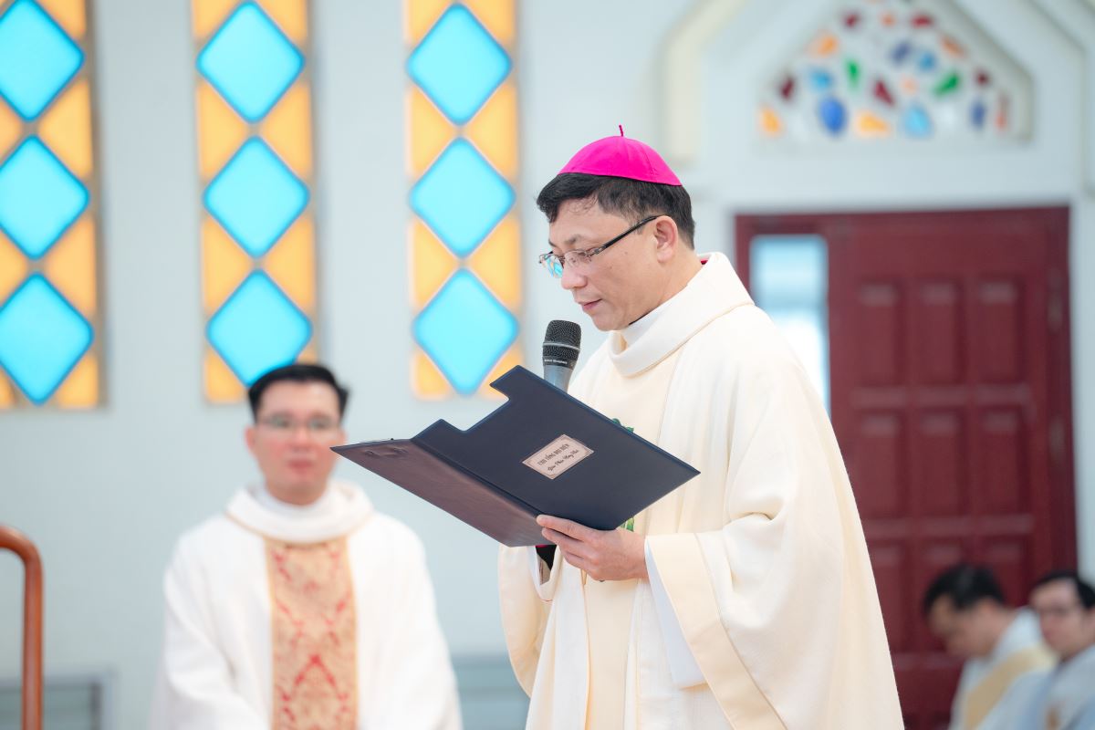 Đức tân Giám mục phụ tá Phaolô đáp từ