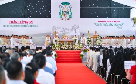 Đức cha Phaolô Nguyễn Quang Đĩnh dâng Thánh lễ tạ ơn hồng ân Giám mục tại quê hương Giáo xứ Phù Lao