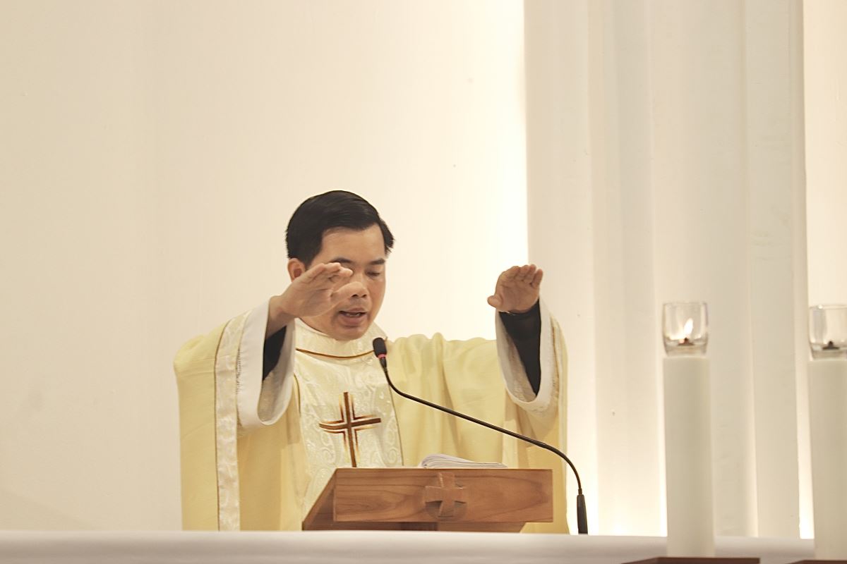 Cha chủ sự ban phép lành 