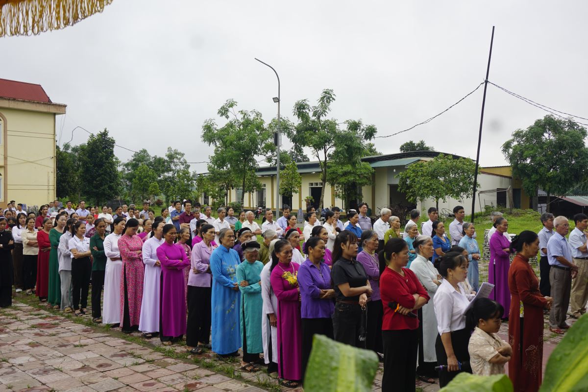 Cộng đoàn sốt sắng tham dự nghi thức hành hương