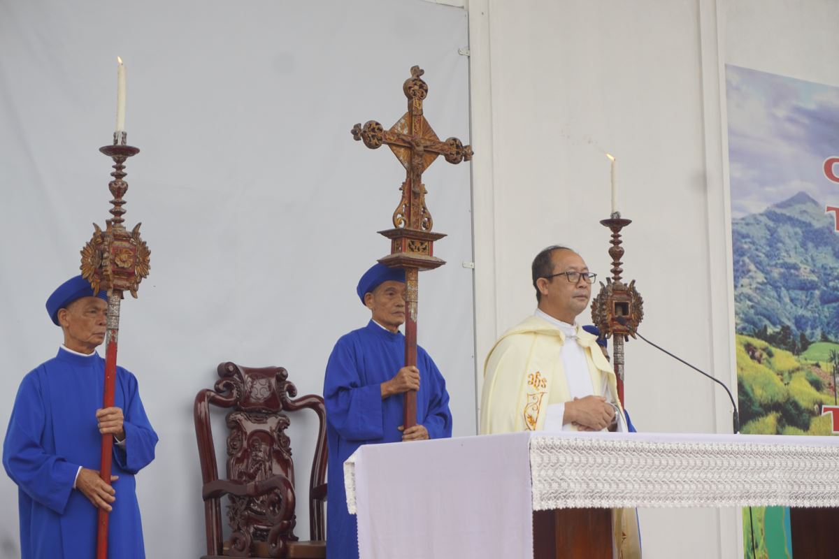 Cha Giuse Nguyễn Đức Khoái chủ sự nghi thức hành hương