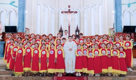 Giáo Xứ Lũng Hiền – Bế Mạc Tháng Hoa Kính Đức Mẹ Và Thánh Lễ Vọng Mừng Chúa Giêsu Lên Trời