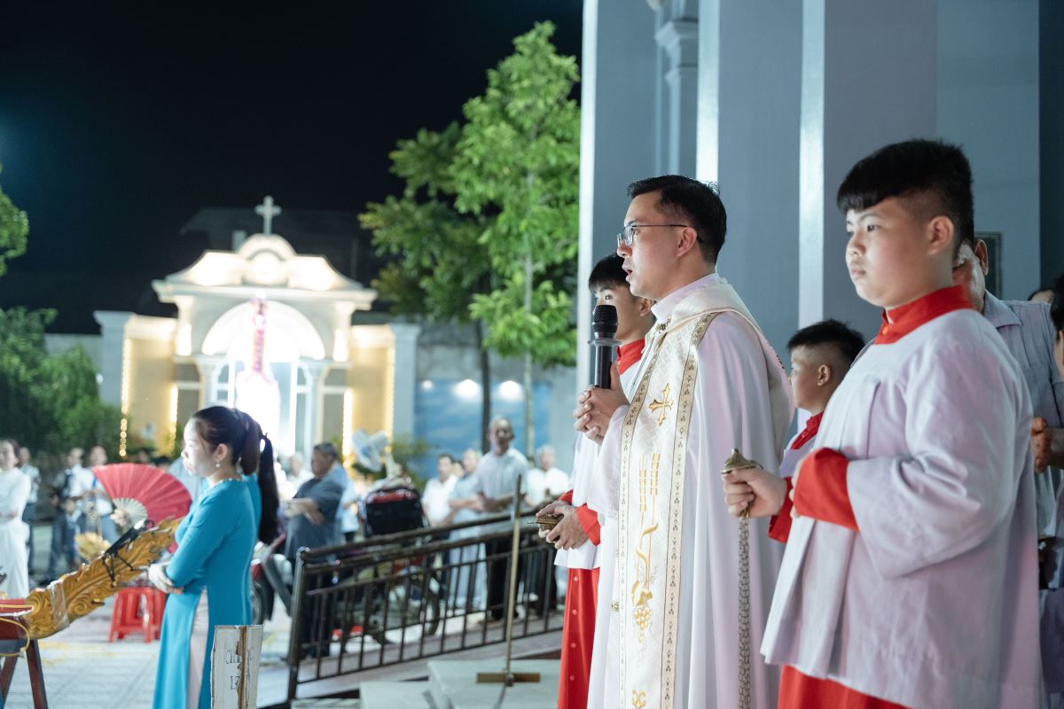 Xin ơn Chúa Thánh Thần trước khi khởi hành