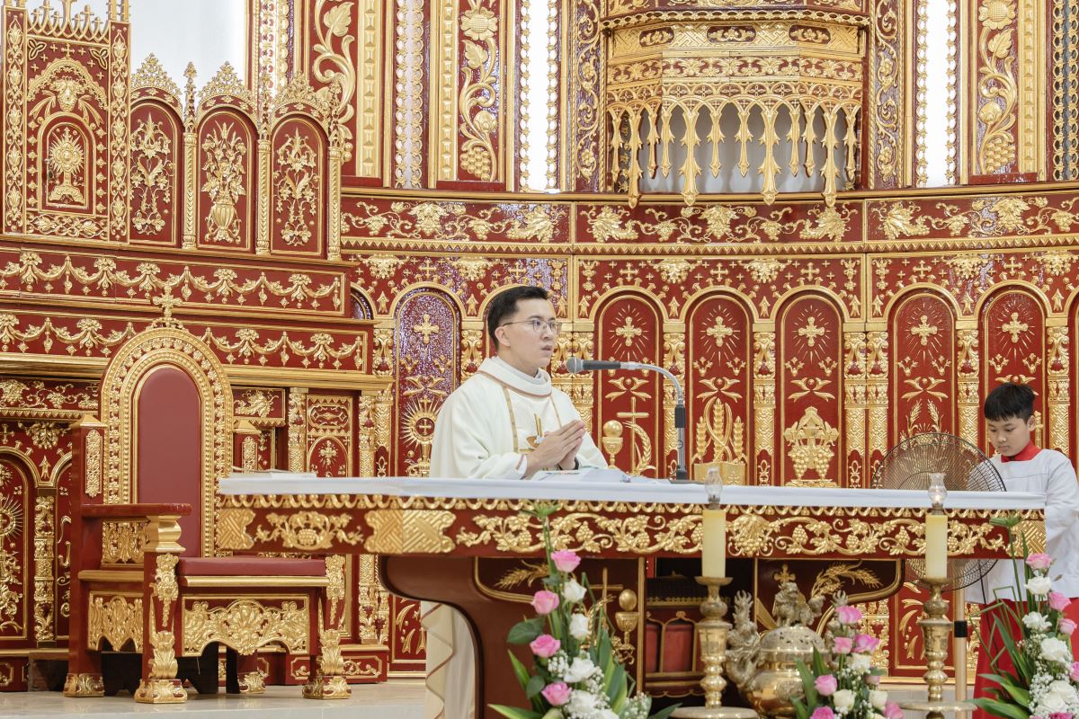 Cha phó Giuse Nguyễn Duy Nhâm chủ tế Thánh lễ