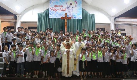 Giáo Xứ Hiền Quan Rước Kiệu Và Dâng Hoa Kính Đức Mẹ