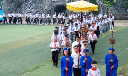 Thiếu nhi Giáo lý cấp II Cụm Dư Ba - Ngô Xá Hành Hương Năm Thánh tại Nhà Thờ Yên Tập