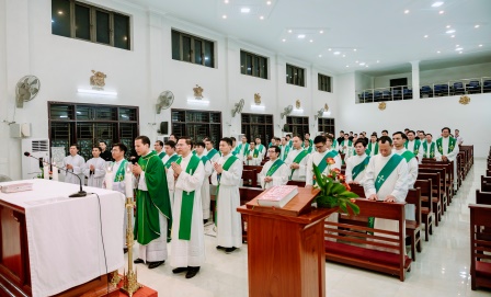 Giáo Phận Hưng Hóa: Khai Mạc Khoá Sa Mạc Huấn Luyện Tuyên Úy Thiếu Nhi Thánh Thể - Menkixede I