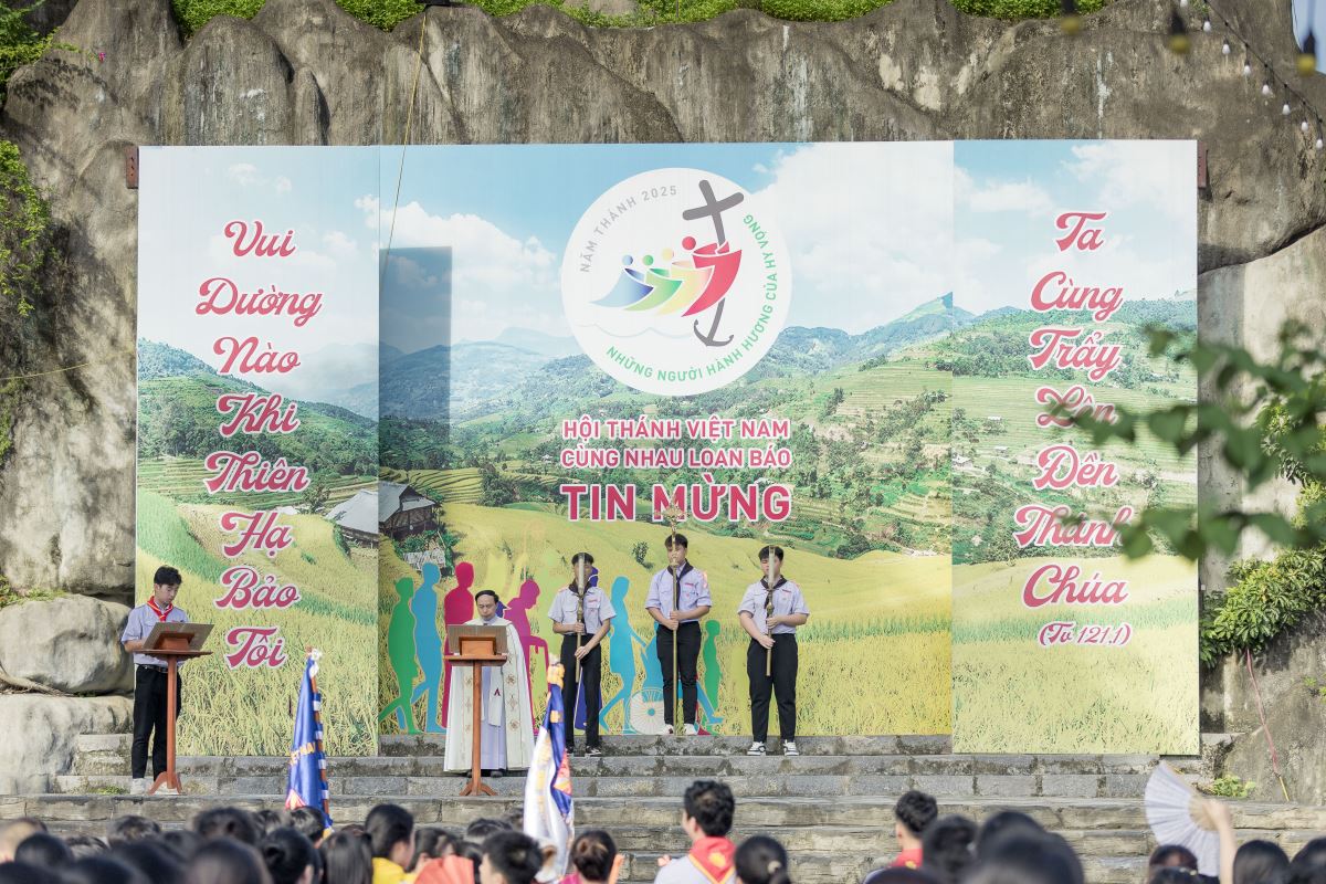 Cha Giuse Nguyễn Văn Mạnh chủ sự nghi thức hành hương