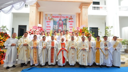 Thánh lễ tạ ơn 45 năm Hồng ân linh mục của cha cố Antôn Dương Phú Oanh