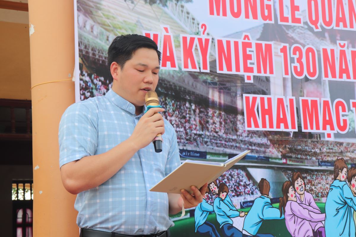 Thầy Phó tế Phanxi cô Lê Văn Tiến phát biểu khai mạc Hội thao