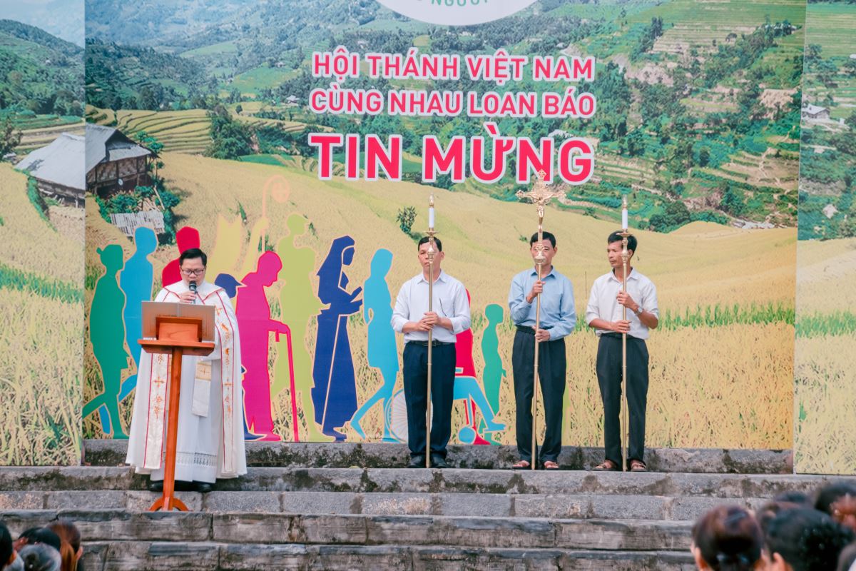 Cha Giuse Lê Thanh Nghị chủ sự nghi thức hành hương