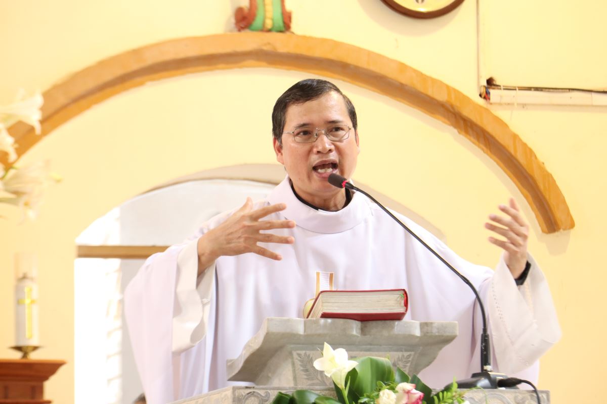Cha Giuse Nguyễn Văn Toàn giảng lễ