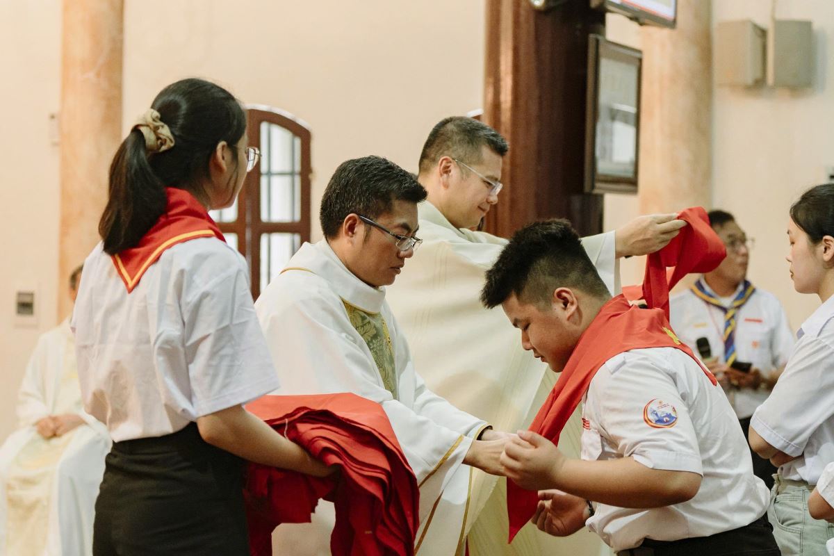 Nghi thức trao khăn dự trưởng