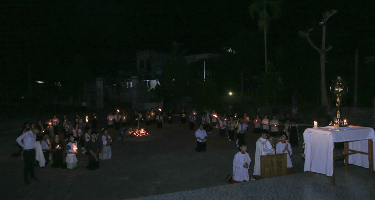 Lửa thiêng Thánh Thể