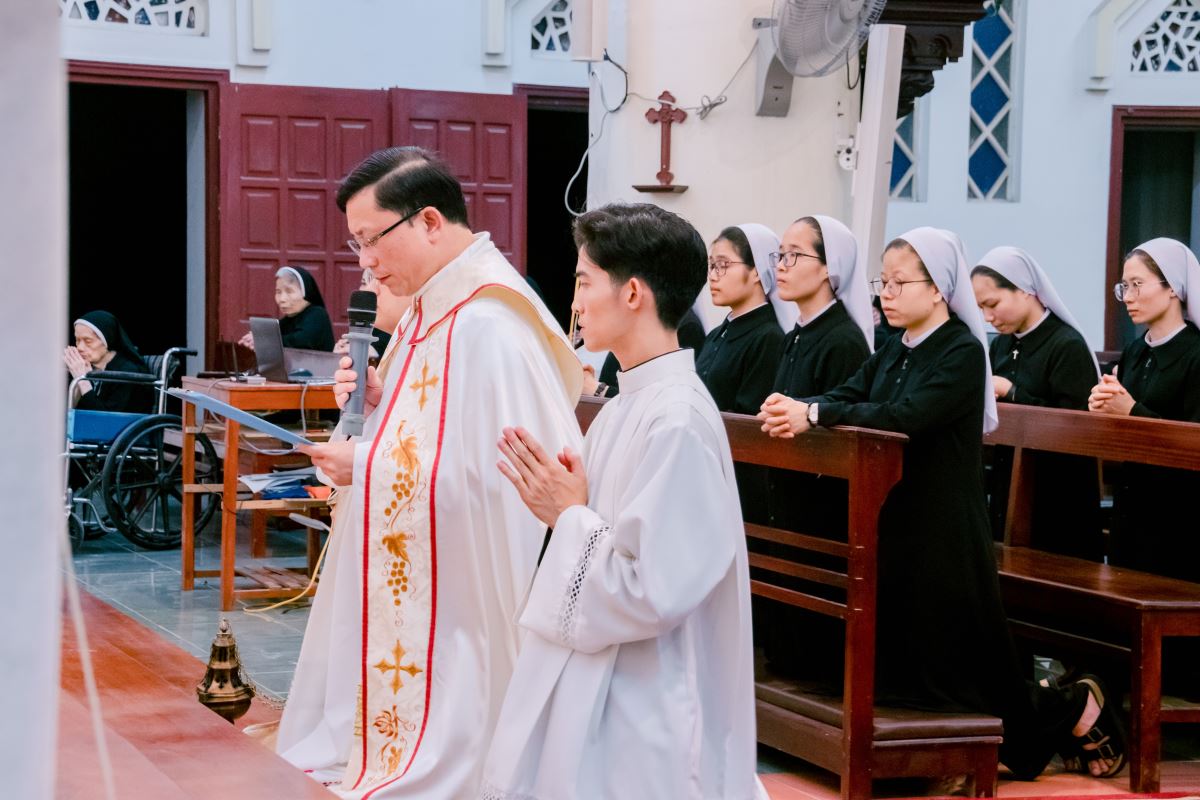 cộng đoàn đã hiệp ý cùng Đức cha Phaolô trong lời Kinh dâng Giáo phận cho trái tim chúa Giêsu