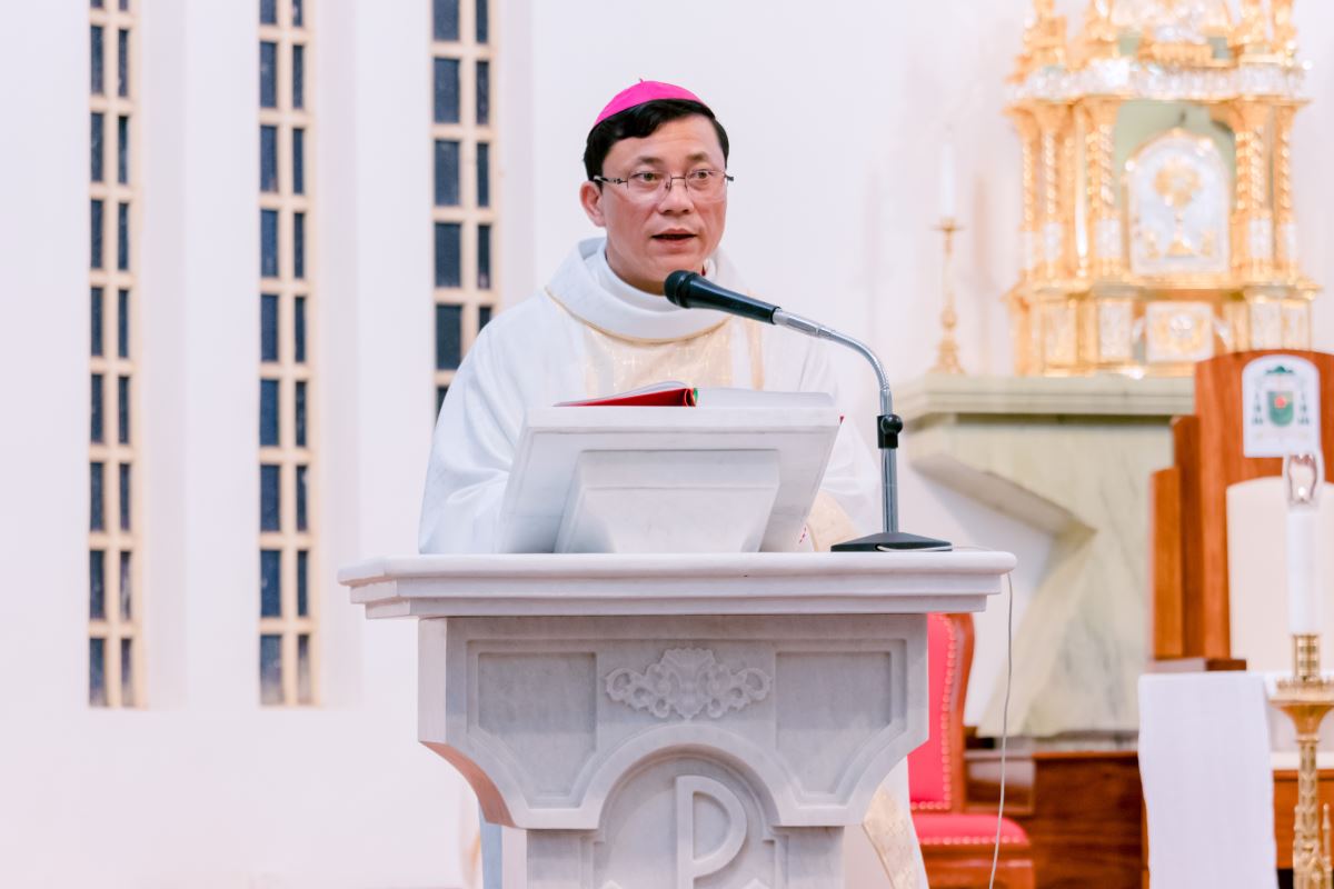 Đức cha Phaolô giảng lễ