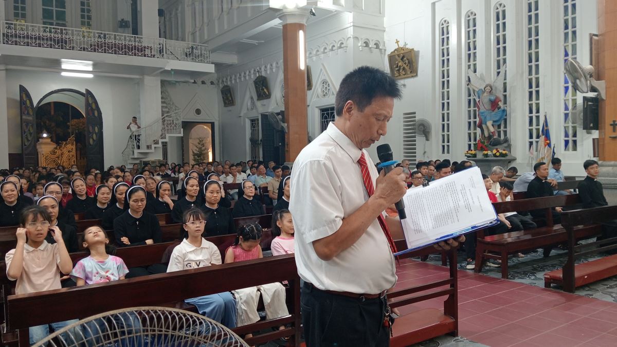 Đại diện Hội Doanh trí bảy tỏ tâm tình tri ân 