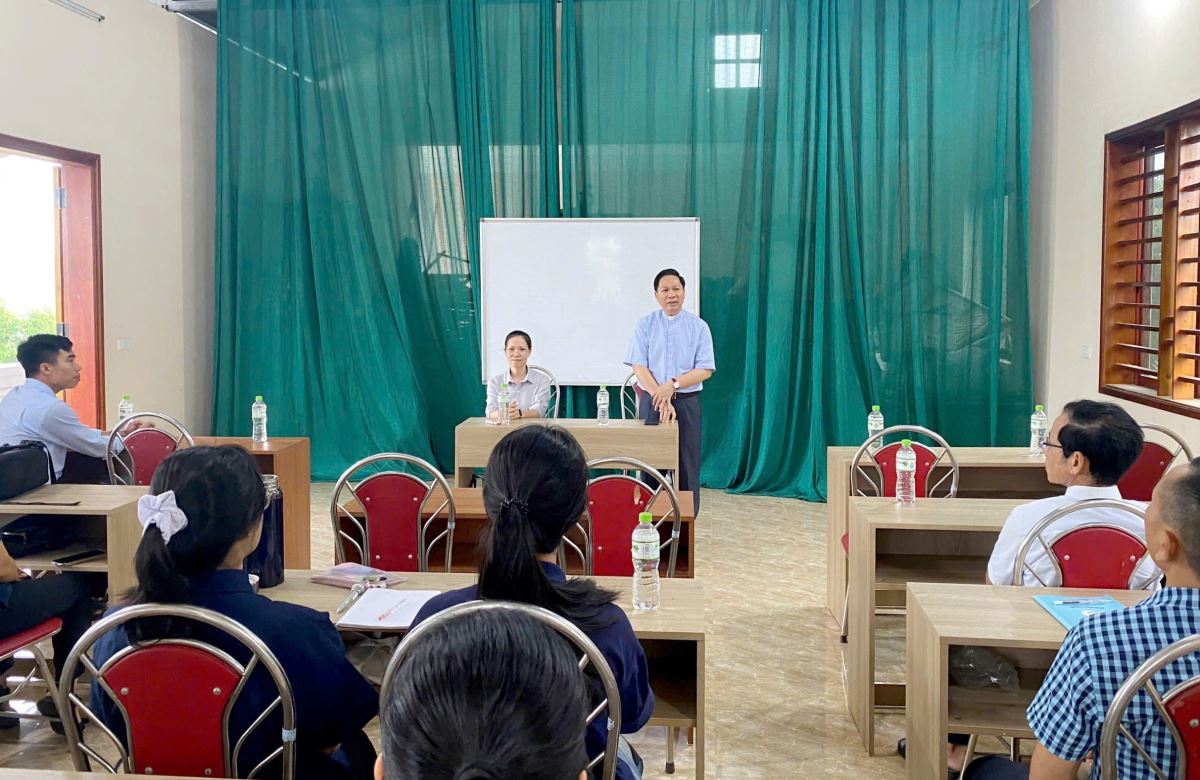 Cha Quản hạt Giuse Nguyễn Viết Hiệp ban huấn từ khai mạc