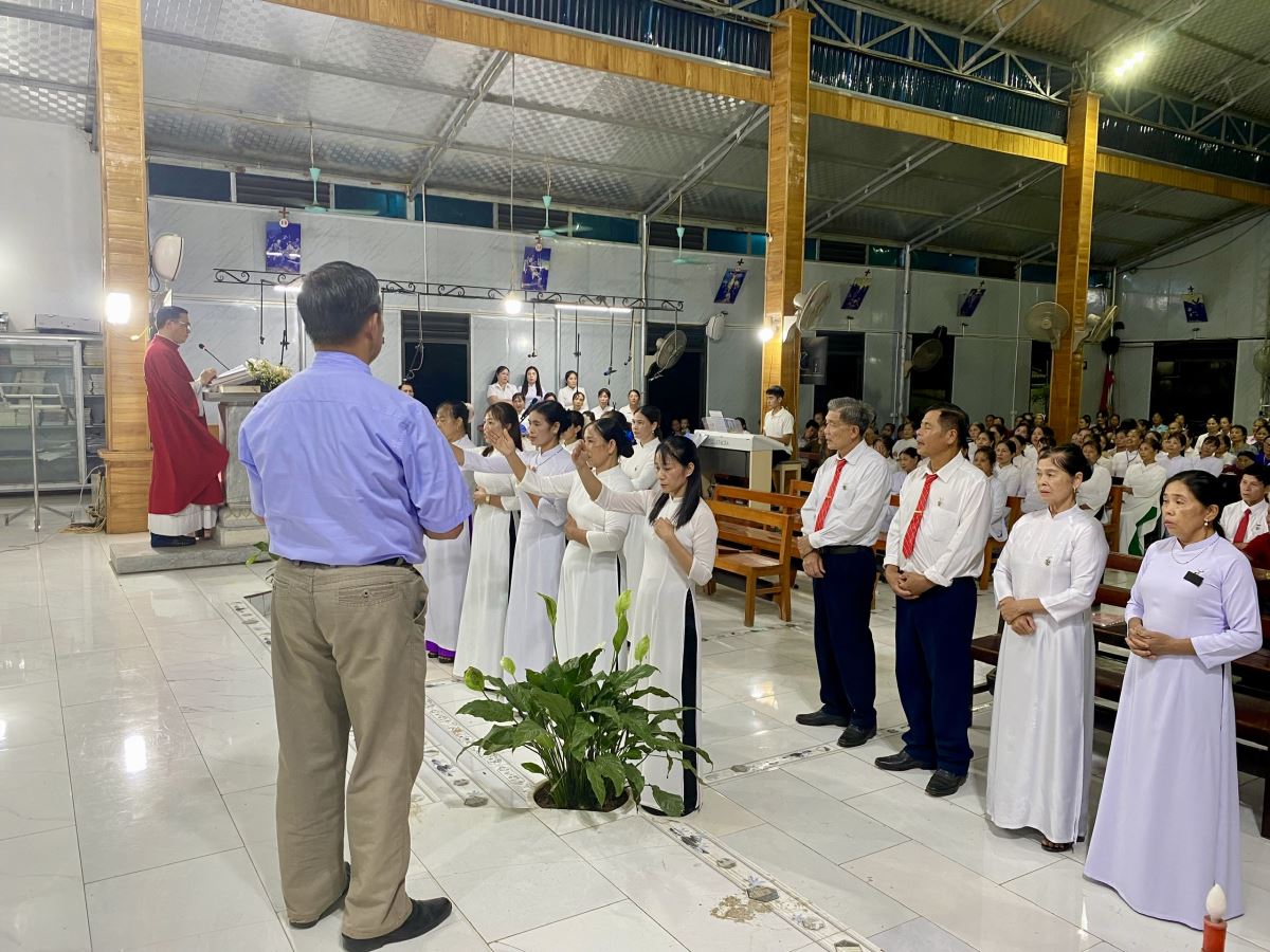 5 thành viên Tuyên hứa trọn đời