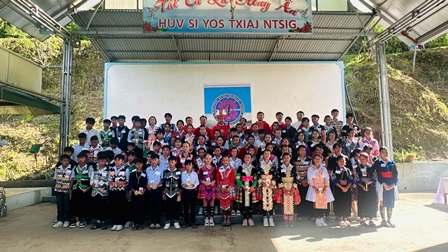 Thánh Lễ Ban Bí Tích Thêm Sức Cho 87 Em Thiếu Nhi Dân Tộc H’Mông Tại Giáo Xứ Sùng Đô