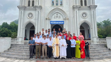 Giáo xứ Đại Lại và Tiên Hào thuộc Tổng Giáo phận Hà Nội hành hương Năm Thánh tại Đền Thánh Lòng Thương Xót Chúa Hòa Bình – Giáo phận Hưng Hóa