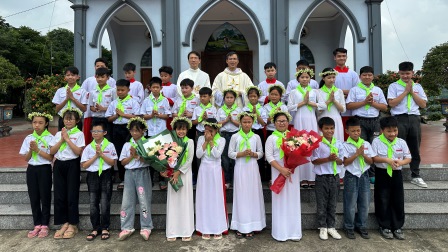 Niềm Vui Rước Lễ Lần Đầu Tại Mậu A