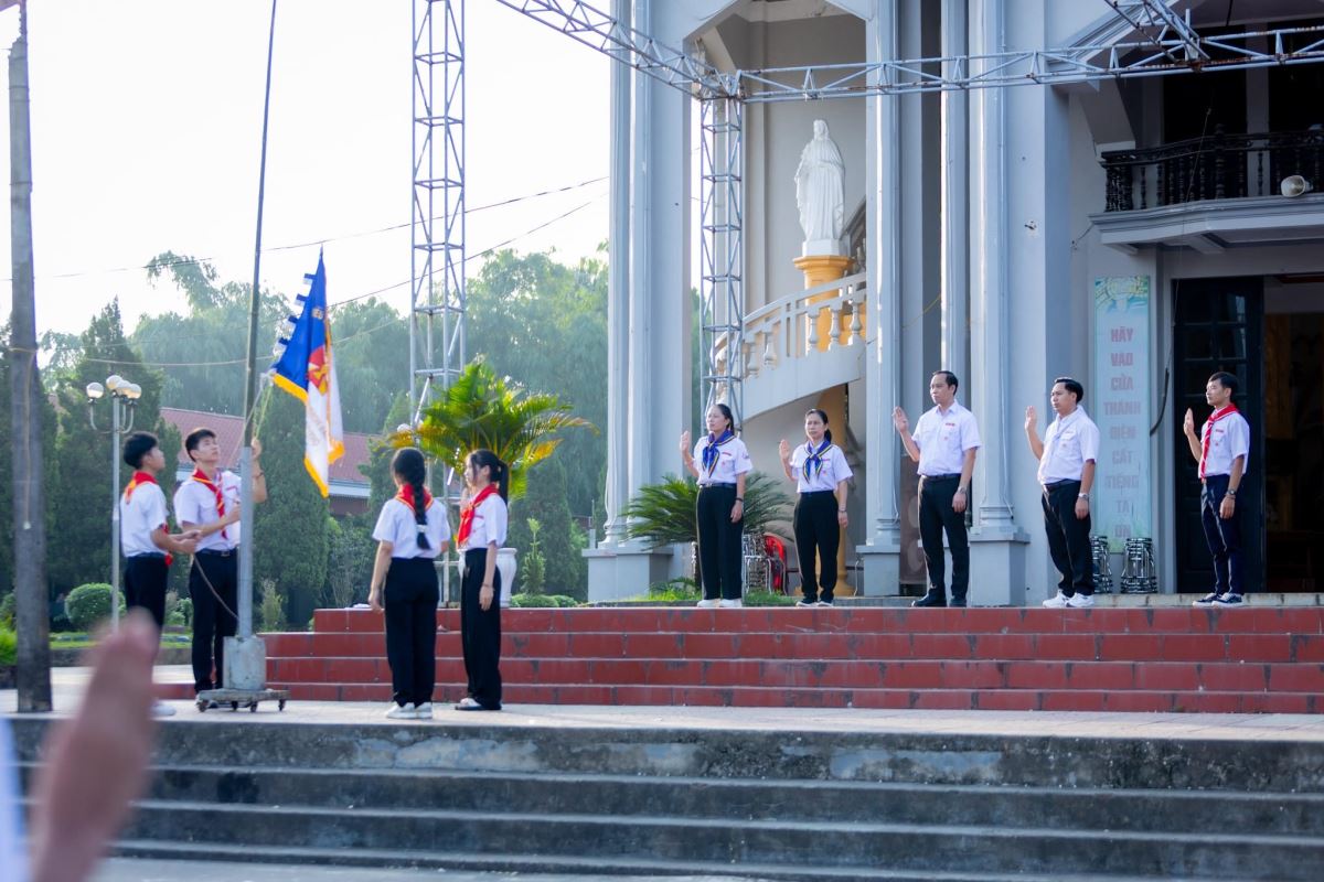 Nghi thức chào cờ khai mạc