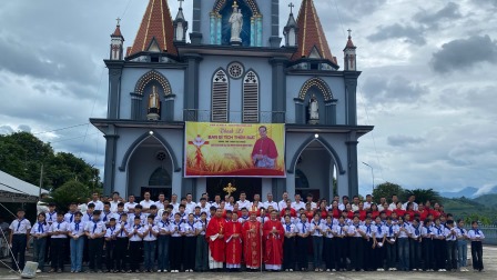 Thánh lễ Ban Bí tích Thêm sức tại Giáo họ Mậu A – Giáo hạt Yên Bái