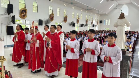 Giáo Xứ Mậu Đông: 93 Em Hân Hoan Lãnh Nhận Bí Tích Thêm Sức