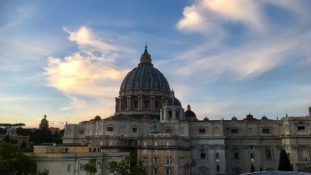 Đức Thánh Cha Lêô trở về Vatican. Ngài lên án việc buôn bán vũ khí