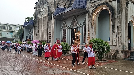 Thiếu Nhi Thánh Thể Cụm Văn Yên Và Đường 7 Hành Hương Năm Thánh Tại Nhà Thờ Yên Bái 