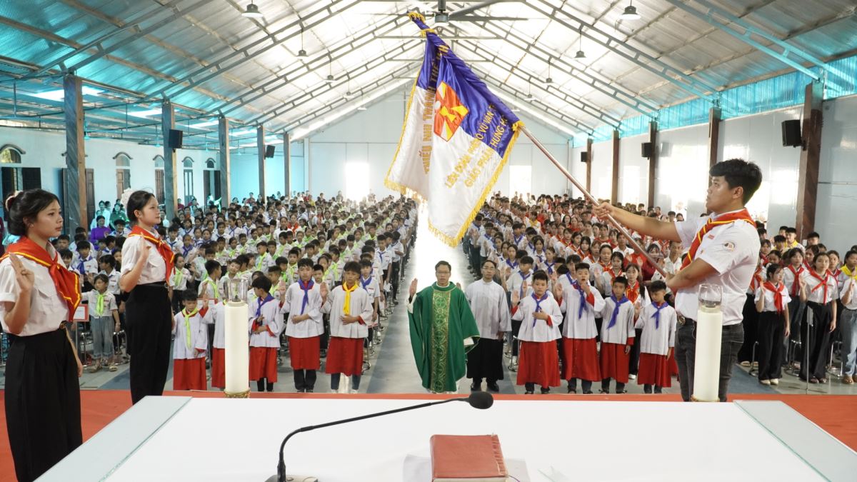 NGhi thức chào cờ