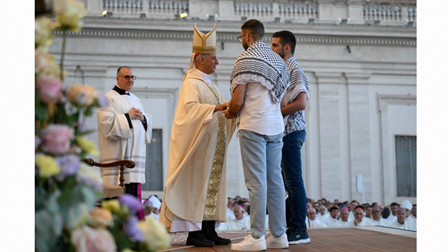 TGM Fisichella chủ sự Thánh lễ chào đón các bạn trẻ, chính thức khai mạc Ngày Năm Thánh Giới trẻ