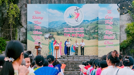 Huynh Đoàn Thánh Thể Giáo Phận Hưng Hóa Hành Hương Năm Thánh 2025 Tại Nhà Thờ Chính Tòa Sơn Lộc