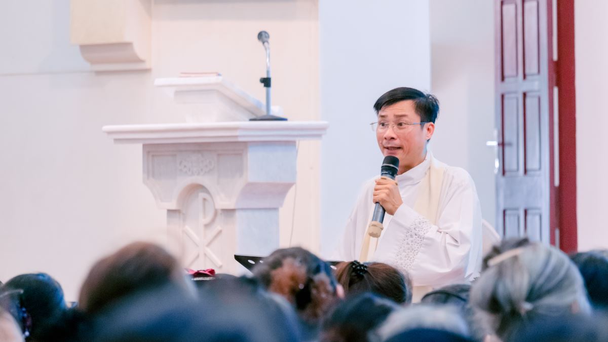 Cha Giuse Nguyễn Ngọc Ngoạn – Đặc trách các Hội đoàn chia sẻ 