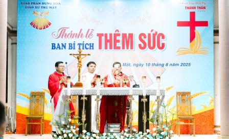 Đức cha Đaminh Hoàng Minh Tiến dâng Thánh lễ và ban Bí tích Thêm Sức cho 197 em thiếu nhi giáo xứ Trù Mật