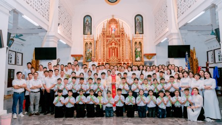 Giáo xứ Dị Nậu: Mừng Lễ Đức Mẹ Hồn Xác Lên Trời và 38 em hân hoan lãnh nhận Hồng ân Xưng tội – Rước lễ lần đầu