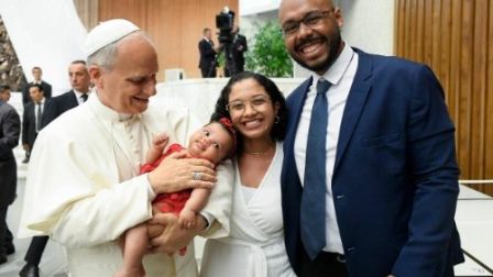 Tiếp kiến chung 20/8/2025 - ĐTC Lêô XIV: Không bao giờ quá muộn để yêu thương và tha thứ