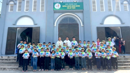 Giáo Xứ Vĩnh Thọ: Thánh Lễ Xưng Tội Và Rước Lễ Lần Đầu Của 46 Em Thiếu Nhi