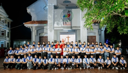 Đức cha Đaminh Hoàng Minh Tiến dâng Thánh Lễ và Ban Bí Tích Thêm Sức cho 60 em Thiếu nhi tại Giáo xứ Vĩnh Hóa