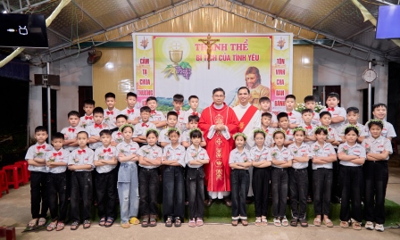 Giáo Xứ Nội Quang: Thánh Lễ Xưng Tội Và Rước Lễ Lần Đầu