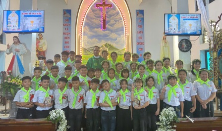 Giáo Xứ Đồng Đam: 43 Em Thiếu Nhi Hân Hoan Lãnh Nhận Hồng Ân Xưng Tội Rước Lễ Lần Đầu