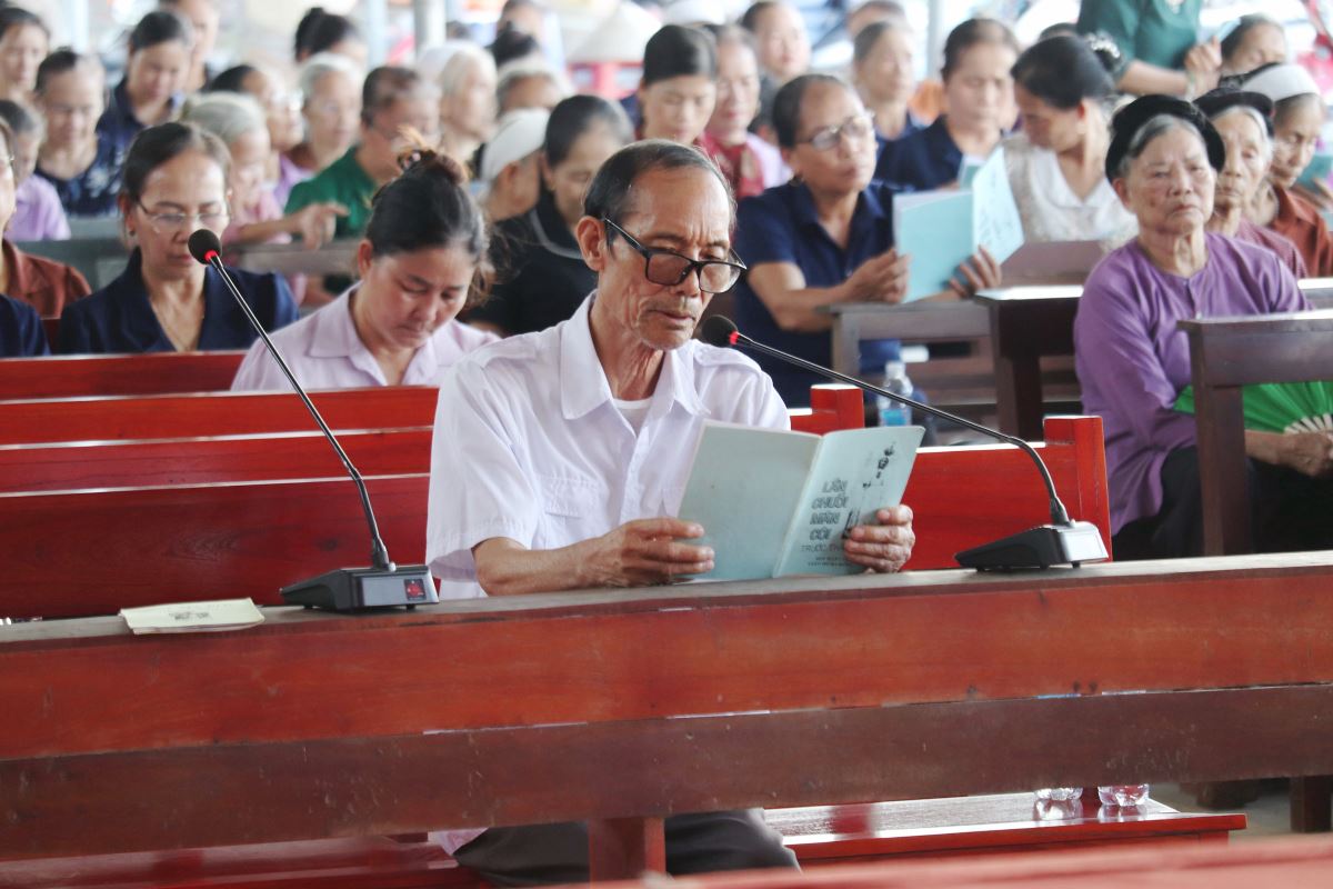 Cộng đoàn sốt sắng tham dự giờ chầu