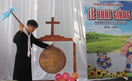 Giáo xứ Bảo Long - Lễ khai giảng Năm học Giáo lý 2025-2026 với chủ đề “Bước đi trong ánh sáng”