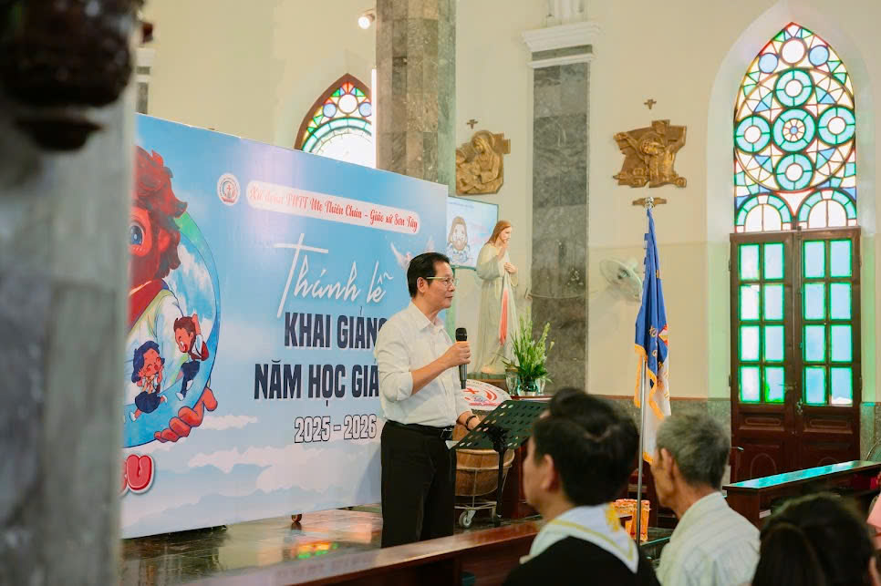 Ông Giuse Nguyễn Anh Quân - đại diện Hội đồng Giáo xứ phát biểu