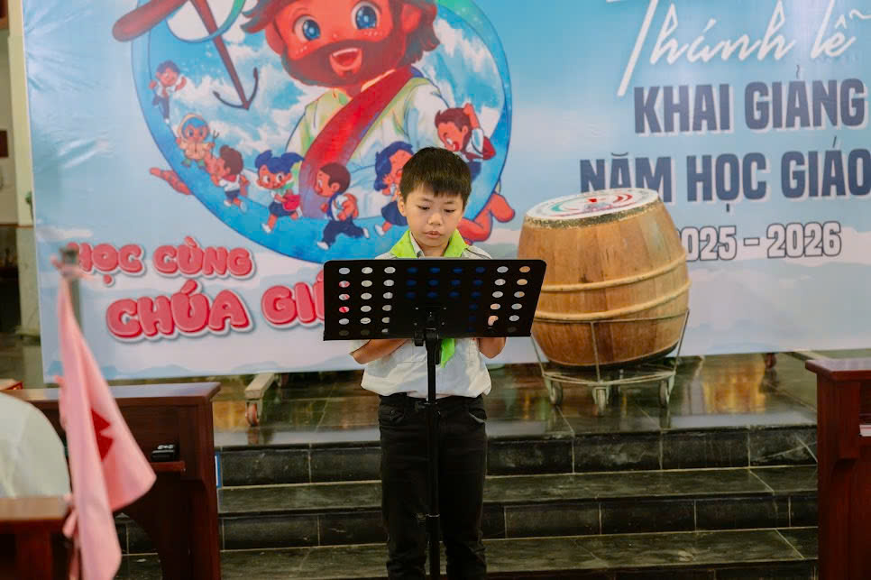 Đại diện các em Thiếu nhi phát biểu