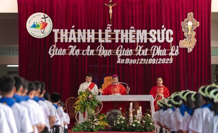 Giáo xứ Phù Lỗ: 50 Thiếu Nhi Lãnh Nhận Bí Tích Thêm Sức