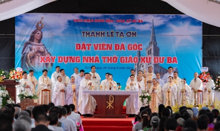 Giáo xứ Dư Ba: Thánh lễ đặt viên đá xây dựng Nhà thờ mới