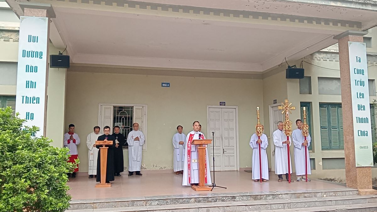 Cha Giuse Phạm Văn Viện chủ sự nghi thức hành hương 