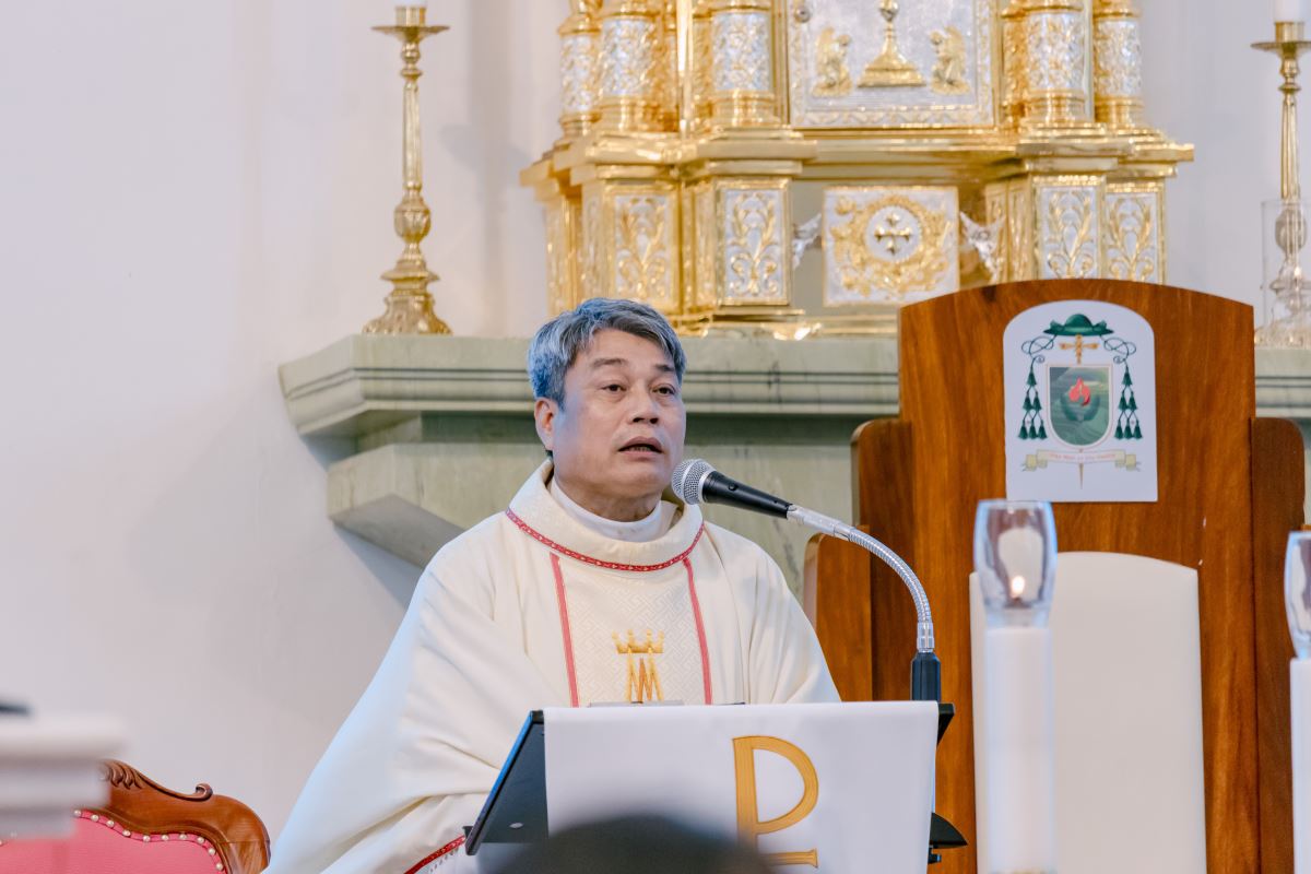 Cha chủ tế Giuse Nguyễn Đình Tuyến ngỏ lời đầu lễ